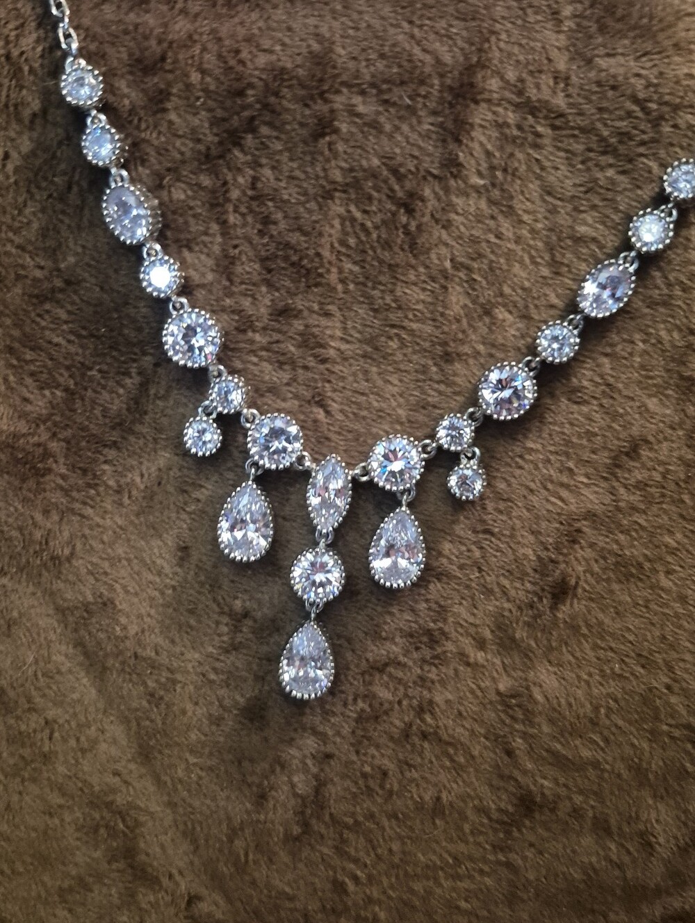 Elegant Silver-Tone Crystal Teardrop Necklace - White Sparkle